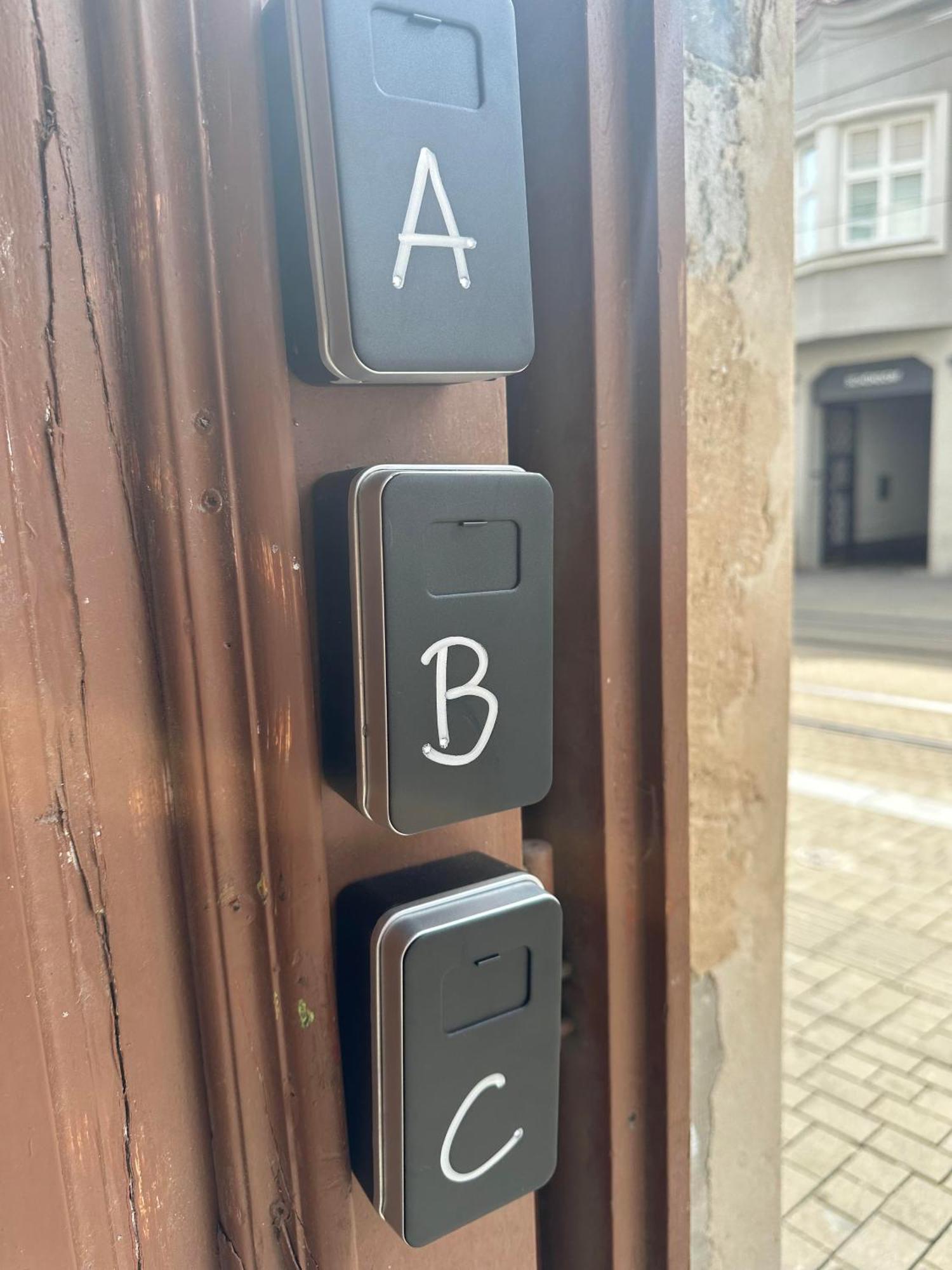 A Private Room In City Center In Bratislava Exterior foto